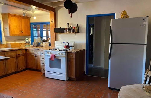 Taos House | A Quaint 2 bedroom/2 Bath just minutes from the Taos Town Plaza