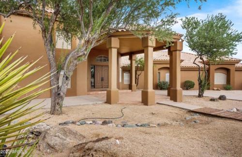 Rio Verde Foothills House | A quiet family & couple retreat, a horse property