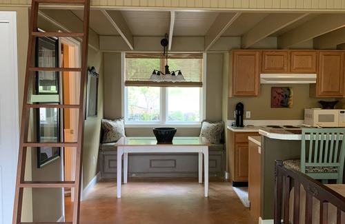 Ferndale Apartment | A QUIET RETREAT IN THE WOODS JUST A FEW MINUTES FROM THE CITY.