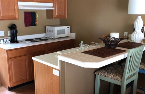 Ferndale Apartment | A QUIET RETREAT IN THE WOODS JUST A FEW MINUTES FROM THE CITY.