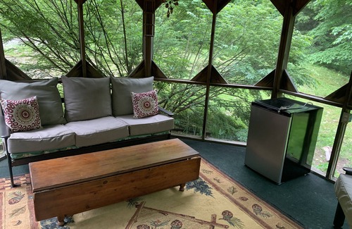 Sandwich House | A quiet, secluded getaway, yet still close to everything!