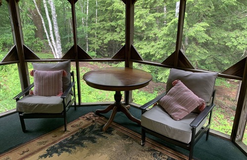Sandwich House | A quiet, secluded getaway, yet still close to everything!