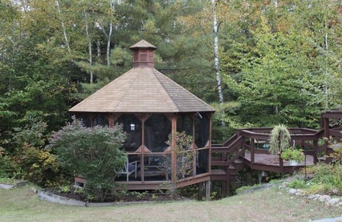 Sandwich House | A quiet, secluded getaway, yet still close to everything!