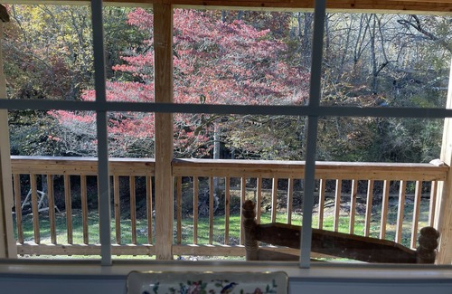 Otto House | A Restful Creekside Getaway