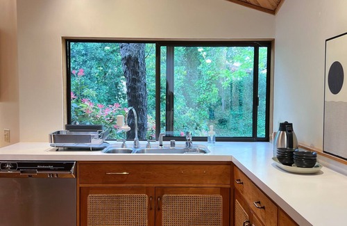 Rockridge House | A Rockridge oasis steps from the center of it all