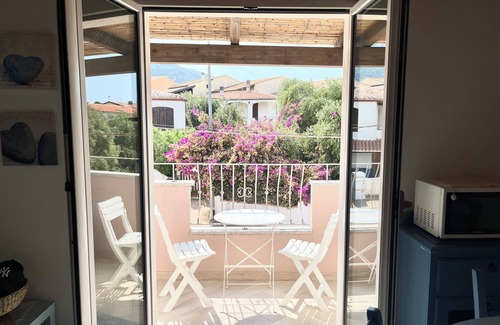 La Ciaccia Apartment | A romantic mansion from the sea