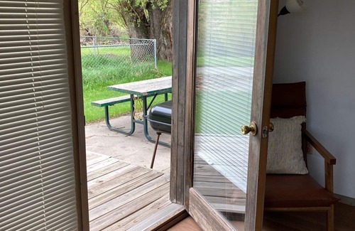 Hill City Cabin | A Rustic/modern cabin by the creek a big front yard and lots of Wildlife abound