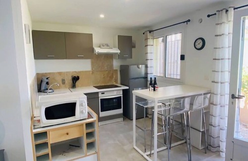 Aleria Apartment | A serene moment overlooking Diana pond