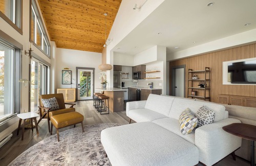 Madeira Park Cottage | A serene waterfront perch! Panoramic sunsets, huge deck with cliff-hung hot tub