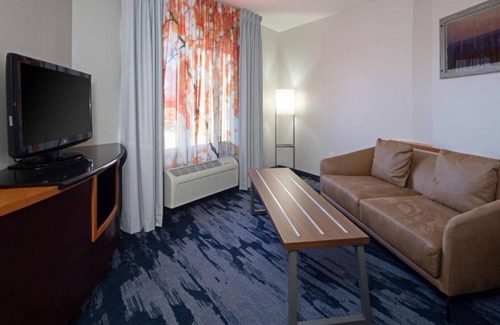 Bremerton House | A short 5-minute walk to the Seattle Ferry Terminal.