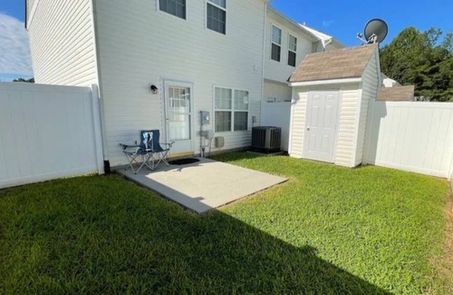 North Chesterfield House | A spacious 3-bedroom townhouse with 2 1/2 baths.