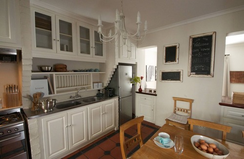 Cape Town City Centre Cottage | A spacious and luxurious two-bedroom house with balcony, courtyard and roof deck