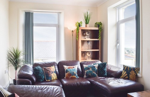 Neyland Cottage | A spacious apartment just a short stroll to the marina and with beautiful estuary views.