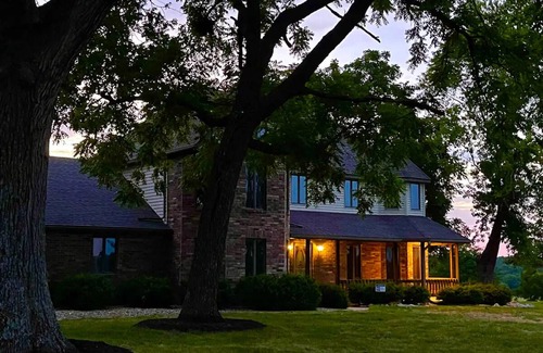 Lebanon Villa | A spacious finely-appointed luxury hideaway, nestled in the Ozark Mountains.