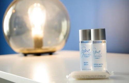 Linthouse Apartment | A Spacious Flat with Character - Private Car Space