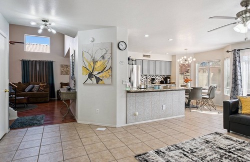 Chandler House | A spacious home filled with natural light , 3 Bedroom House with AC and Heating.