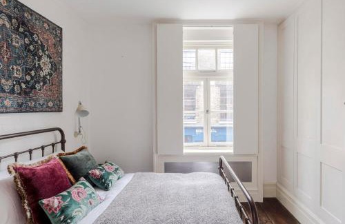 Cathedrals House | A Starry Starry Night - Borough - by Frankie Says