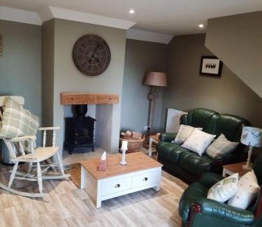 Perth House | A Stylish Country Retreat!