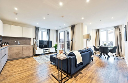 Wall End Apartment | A Stylish Two Bedroom New Apartment + Parking