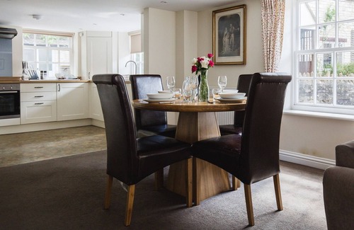 Winchcombe Cottage | A sudeley castle cottage that sleeps 6 guests in 2 bedrooms