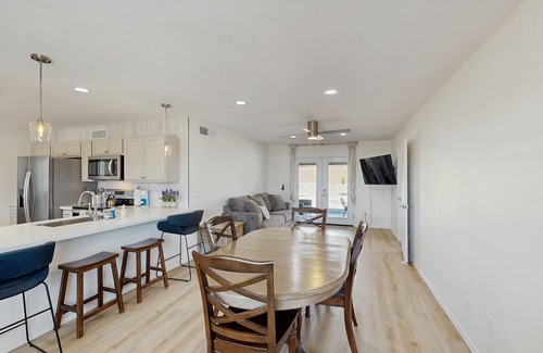 Groves Lincoln Park House | A Sunny Tucson Escape—Close to Davis Monthan AFB, Pima Air Museum and more!