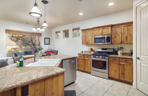 La Verkin House | A super variety of games, golf carts, & unique decor near Zion National Park!