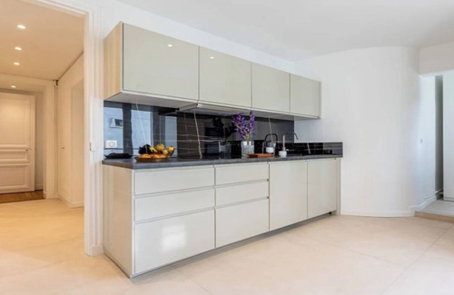 17th Arrondissement Apartment | A TASTE OF PARISIAN GRANDEUR : LUXE LIVING STEPS AWAY FROM ARC DE TRIOMPHE