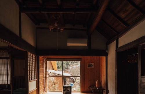 Katsuragi House | A thatchedroof farmhouse nestled in nature at the foot of Mount Koya/Ito-gun Wakayama