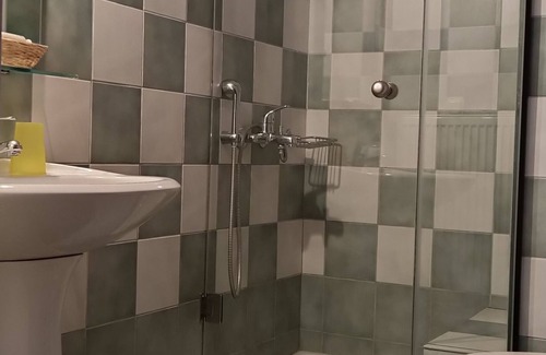 Astiraki Hotel | A traditional mountain gîte with swimming pool and local cuisine!