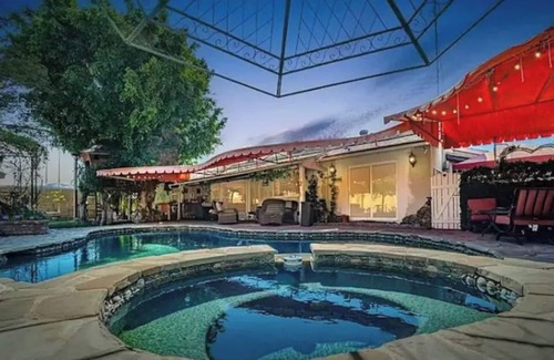 East Whittier House | A Tranquil StayCation w/private pool and jacuzzi
