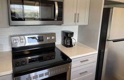 Antioch Condo | 🌈A Travelers Dream💤Second Floor Condo Pool💦