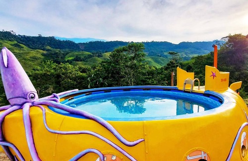 Zapatero House | A tropical wonderland.