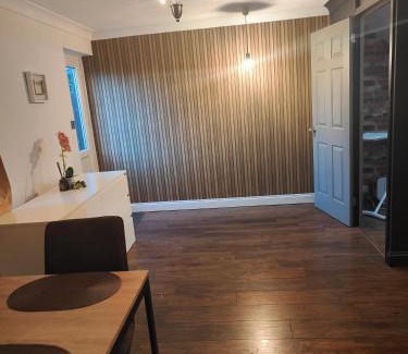 Northampton Apartment | A two bedroom cozy lodge at Northampton town centre