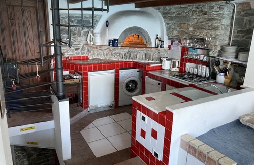 Manarola House | A typical Ligurian house in MANAROLA with roof terrace, sea views and AC.