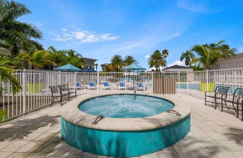 Florida Center House | A Universal Partner Hotel near Orlando theme parks !