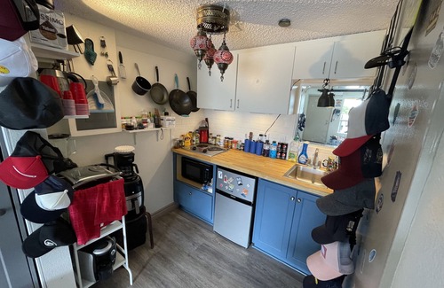 Santa Ana Heights Apartment | A VERY COZY STUDIO 4 MINS AWAY FROM THE BEACH AND ALL THE BARS