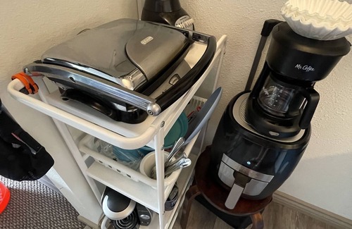 Santa Ana Heights Apartment | A VERY COZY STUDIO 4 MINS AWAY FROM THE BEACH AND ALL THE BARS