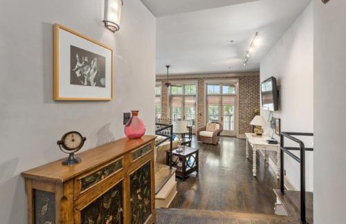 King City House | A Village Overlook