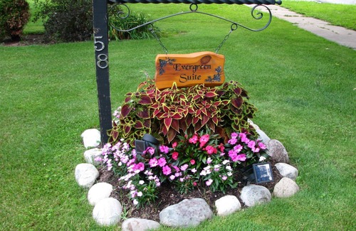 Clinton House | A walkable private suite in the heart of the village of Clinton, NY. 13323