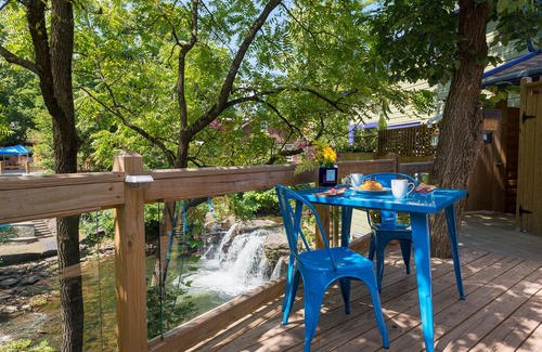 Woodstock Apartment | A Woodstock Waterfall™ Hideaway in the heart of the village ~ no car needed!