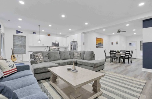 Buckeye Lake House | A Yachta fun: Spacious + Hot Tub, 2 Blocks to Lake