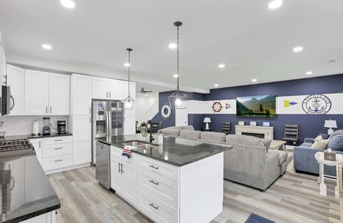 Buckeye Lake House | A Yachta fun: Spacious + Hot Tub, 2 Blocks to Lake
