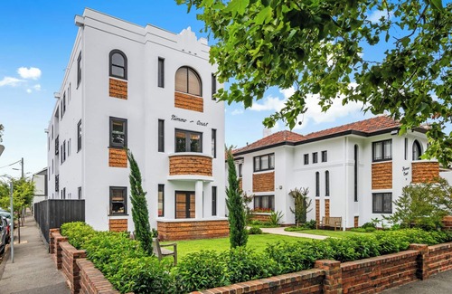Middle Park Apartment | A1 Art Deco 2 Bedroom Apt. Sleeps 5. Nimmo1