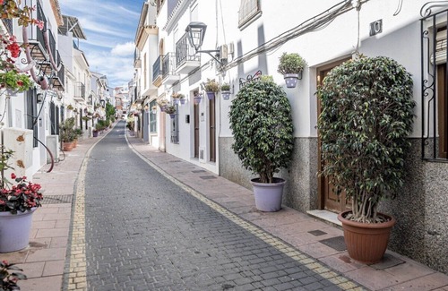 Historic Center of Estepona Apartment | A4- SeaClub suites by Roomservices
