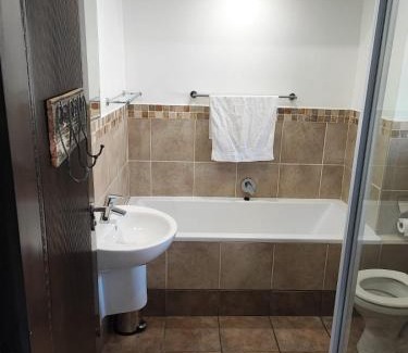 Westdene Apartment | A47 self catering apartment inside Bains Lodge