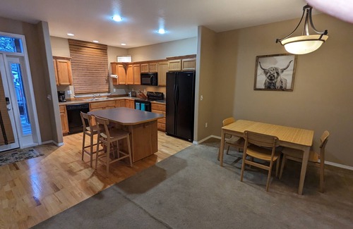 Redmond House | Aazure Like It - Eagle Crest Resort, Fun & Relaxation Headquarters