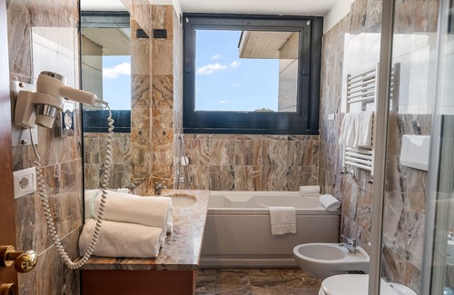 Rondinella - Baraggia - Restellone Hotel | Abacus Hotel