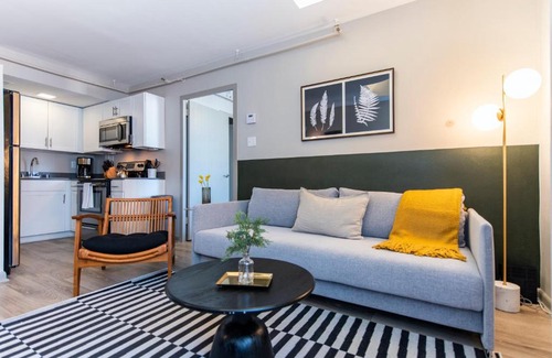 Downtown Louisville Apartment | Abode Downtown Louisville - 4th St Live