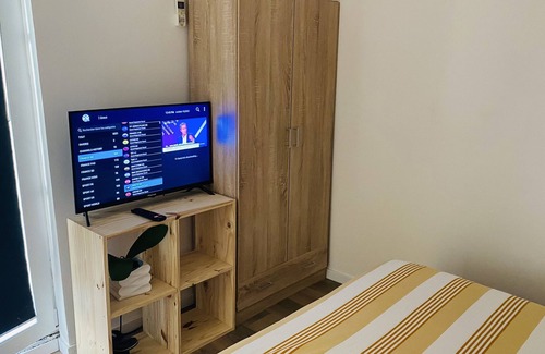 Castres Bed & Breakfast | Abrilove Petit Studio de 15 m², Coin Cuisine, Salle de Bain
