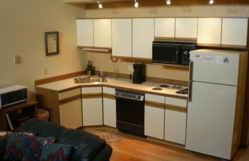 Red Lodge House | 'Absaroka Lodge' - Vacation Rental Homes Red Lodge, Montana